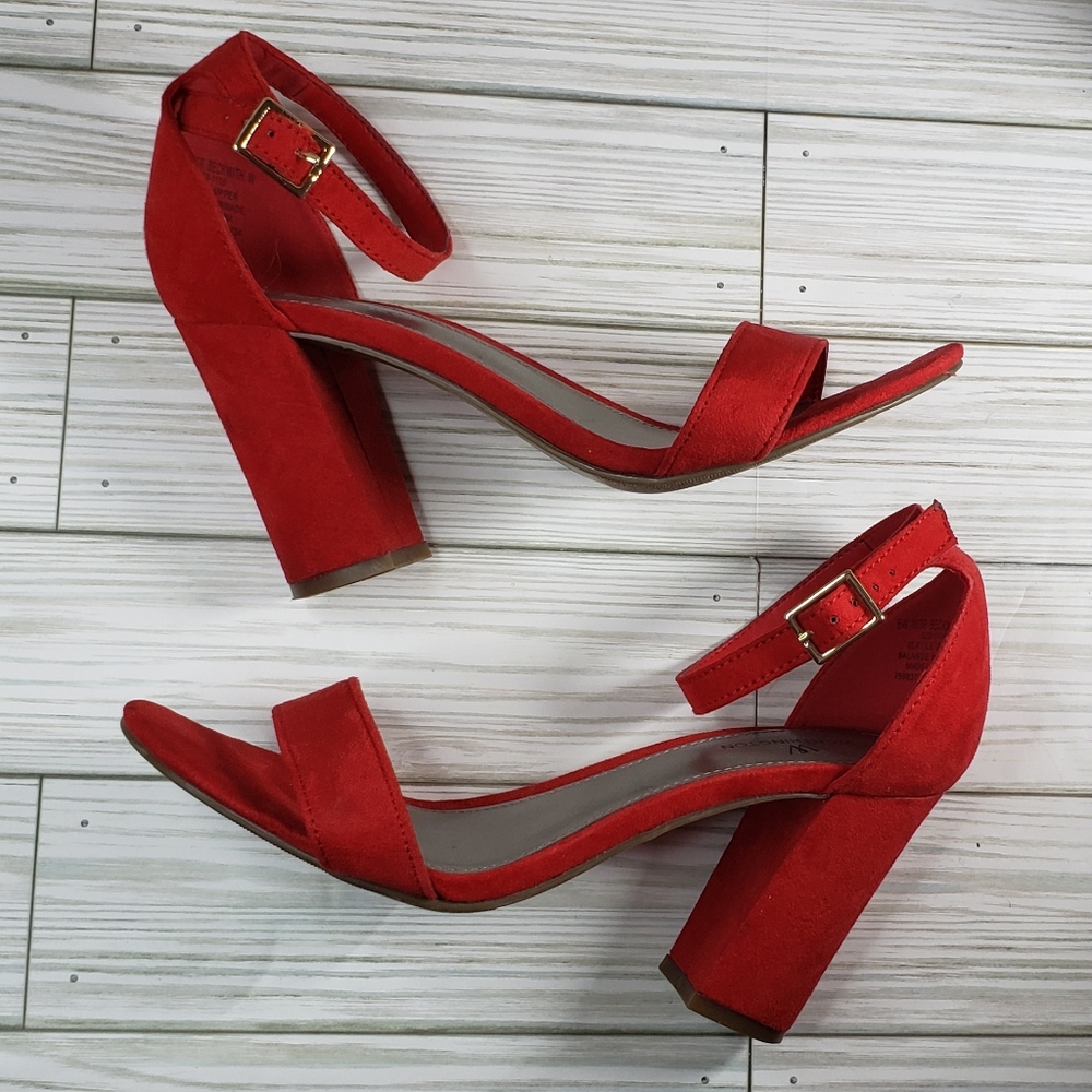 Worthington faux suede red chunky heeled sandals size 6W (sl)